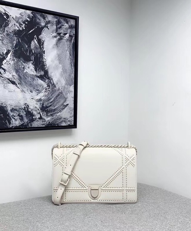 Dior ULTRAMATTE DIORAMA-TAS M0422S White