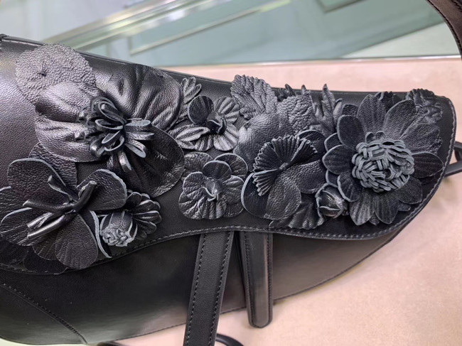 Dior SADDLE-TAS VAN KALFSLEER Bag Flower M0446C black