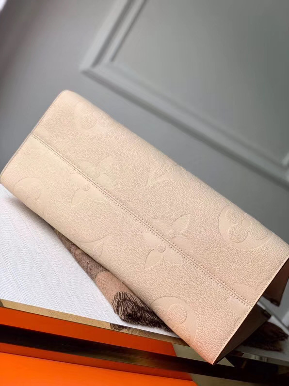 Louis Vuitton ONTHEGO M44576 Cream