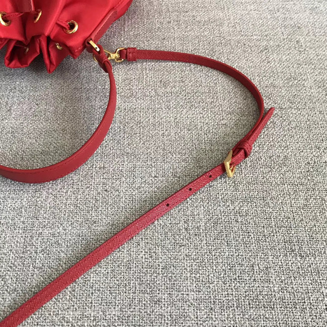 Prada Re-Edition nylon Tote bag 81166 red