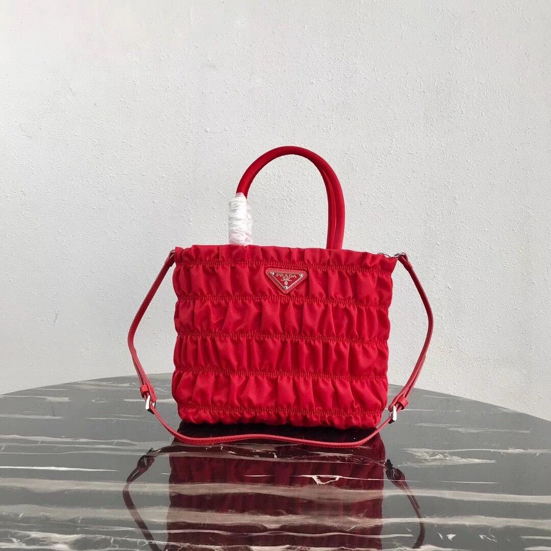 Prada Re-Edition nylon Tote bag 1BG321 red