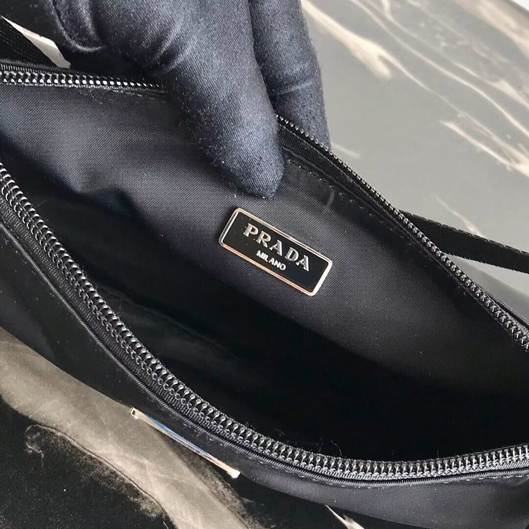 Prada Re-Edition nylon Tote bag 1N1419 black