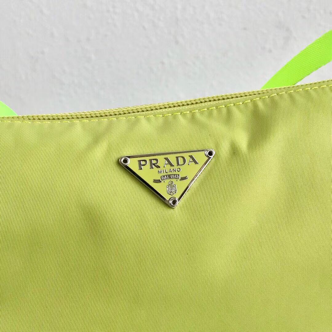 Prada Re-Edition nylon Tote bag 1N1419 green