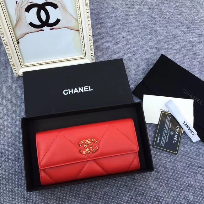 Chanel sheepskin & Gold-Tone Metal Wallet AP0955 red