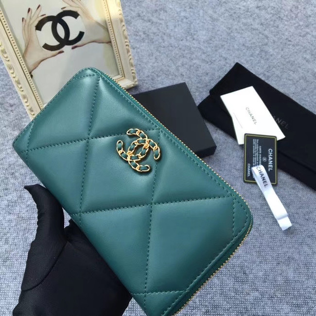 CHANEL 19 sheepskin & Gold-Tone Metal Wallet AP1063 green