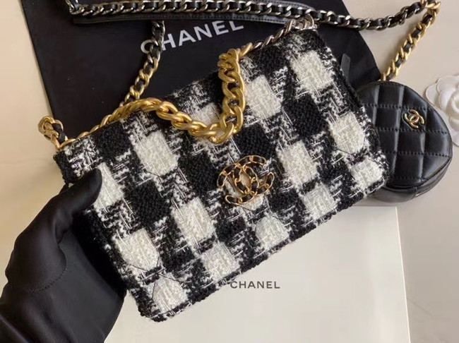 CHANEL 19 Flap Bag WOC 33817 black&white