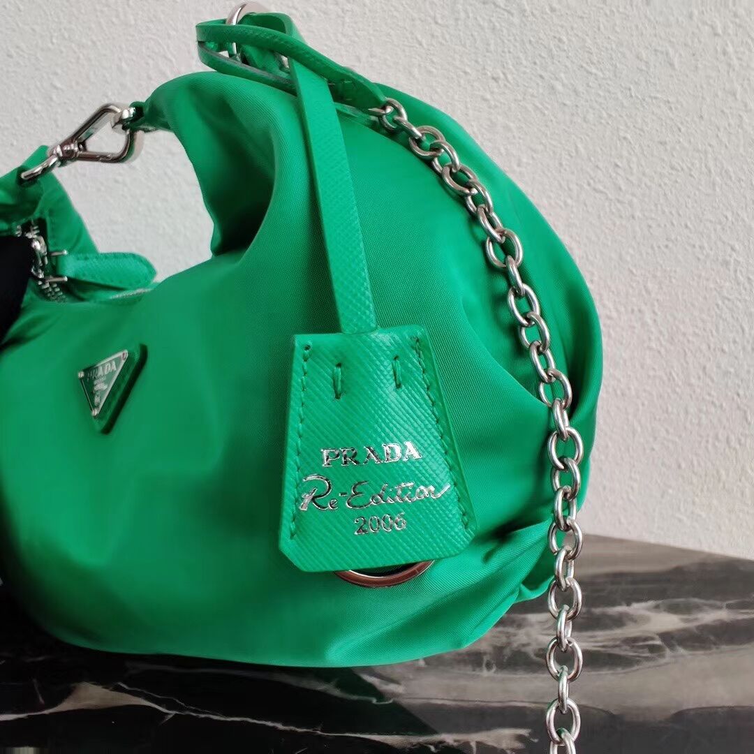 Prada Re-Edition 2005 nylon shoulder bag 1BH172 green