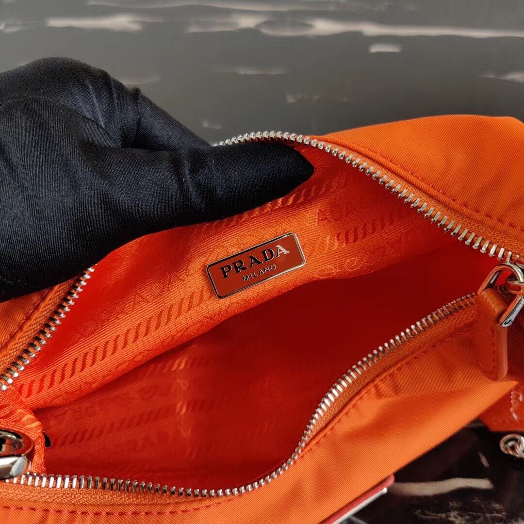 Prada Re-Edition 2005 nylon shoulder bag 1BH172 orange