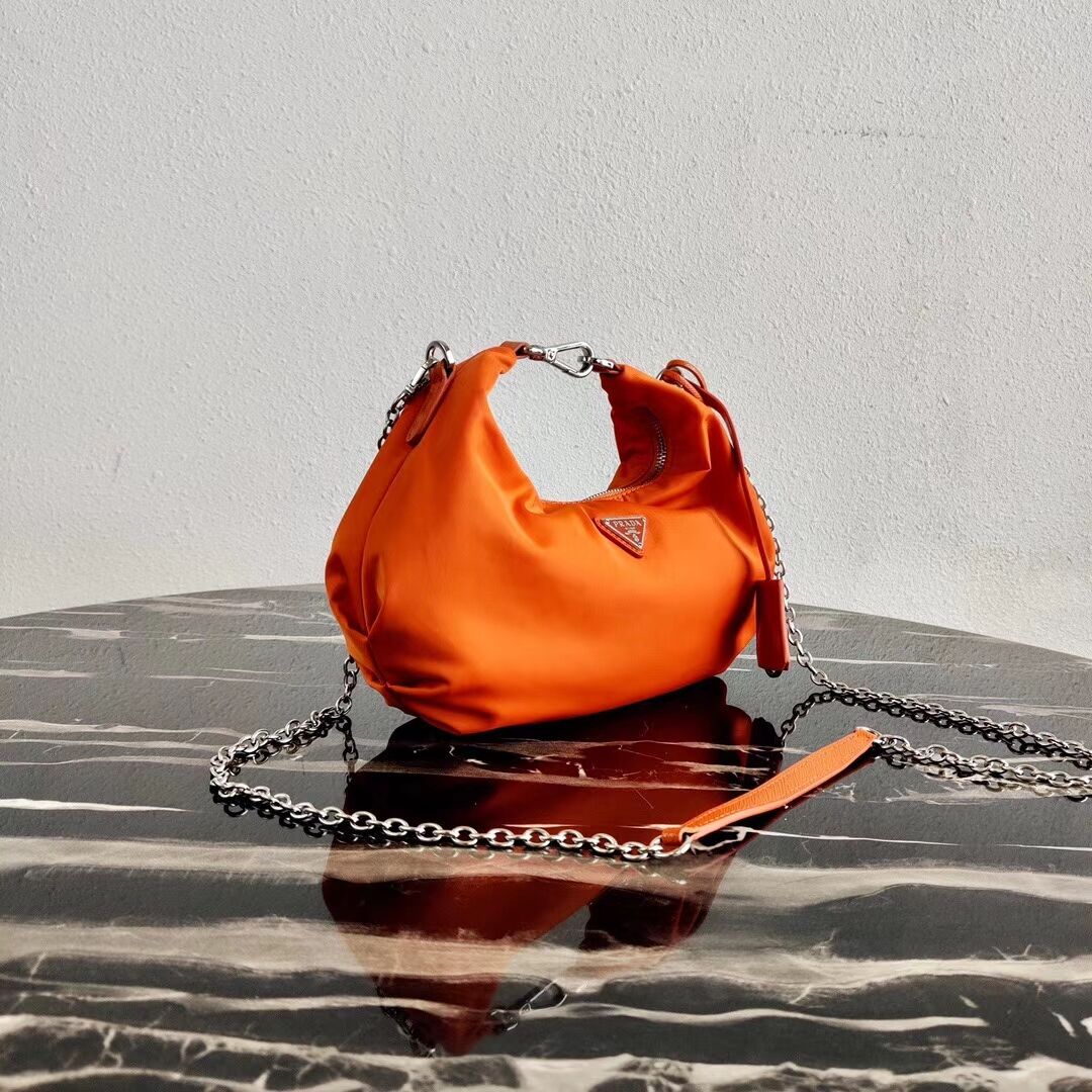 Prada Re-Edition 2005 nylon shoulder bag 1BH172 orange