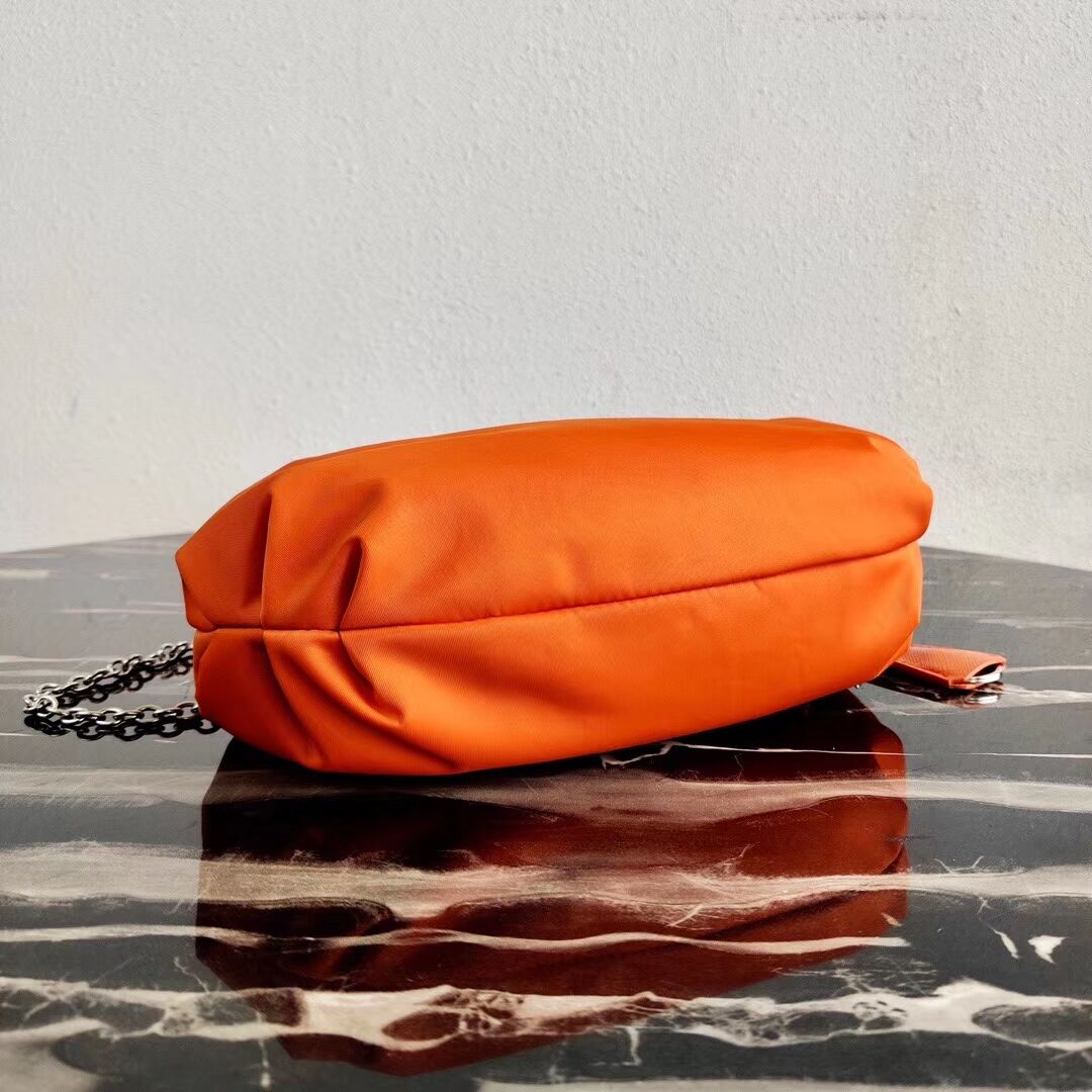 Prada Re-Edition 2005 nylon shoulder bag 1BH172 orange