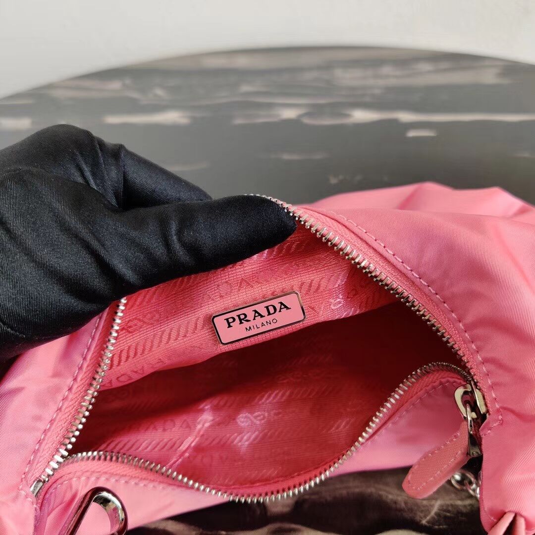 Prada Re-Edition 2005 nylon shoulder bag 1BH172 pink