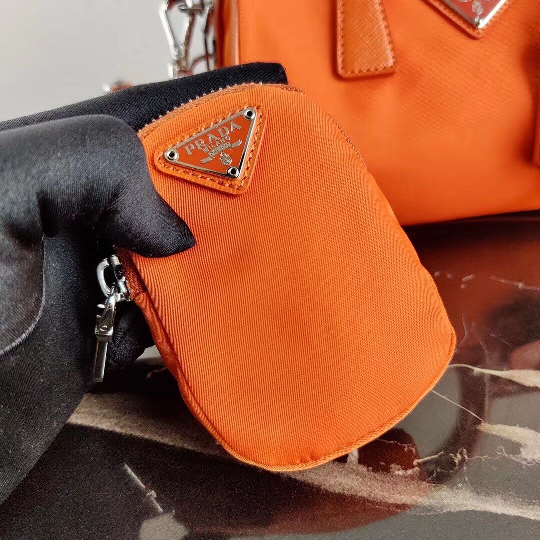 Prada Re-Edition 2005 top-handle bag 1PR846 orange