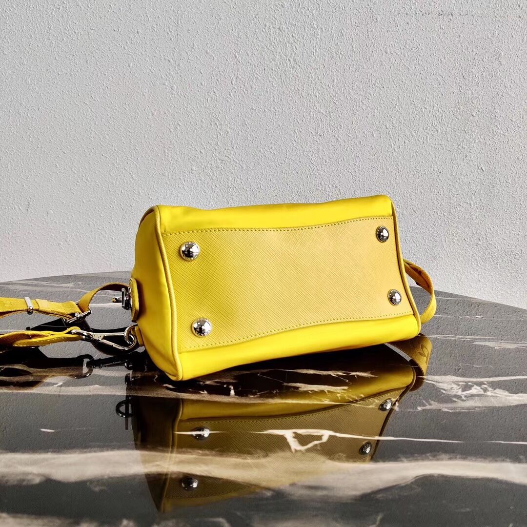 Prada Re-Edition 2005 top-handle bag 1PR846 yellow