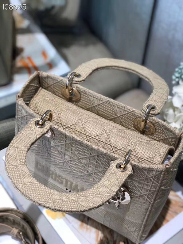 MEDIUM LADY D-LITE BAG Cannage Embroidery M0565OREY Beige