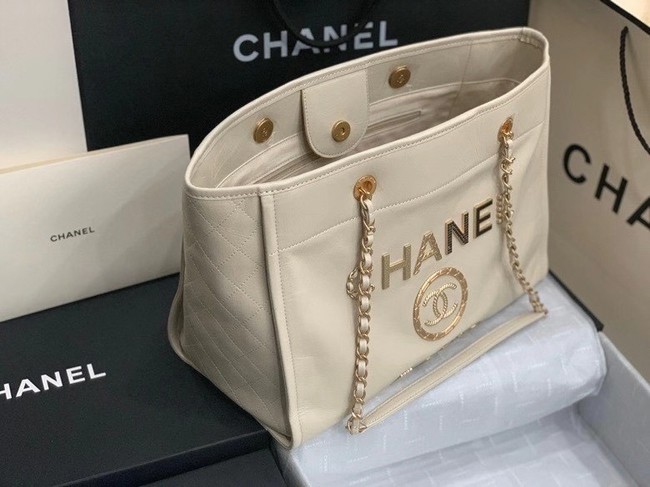 Chanel shopping bag A67001 Ecru