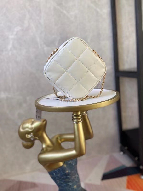 Chanel small diamond bag Grained Calfskin & Gold-Tone Metal AS2201 White