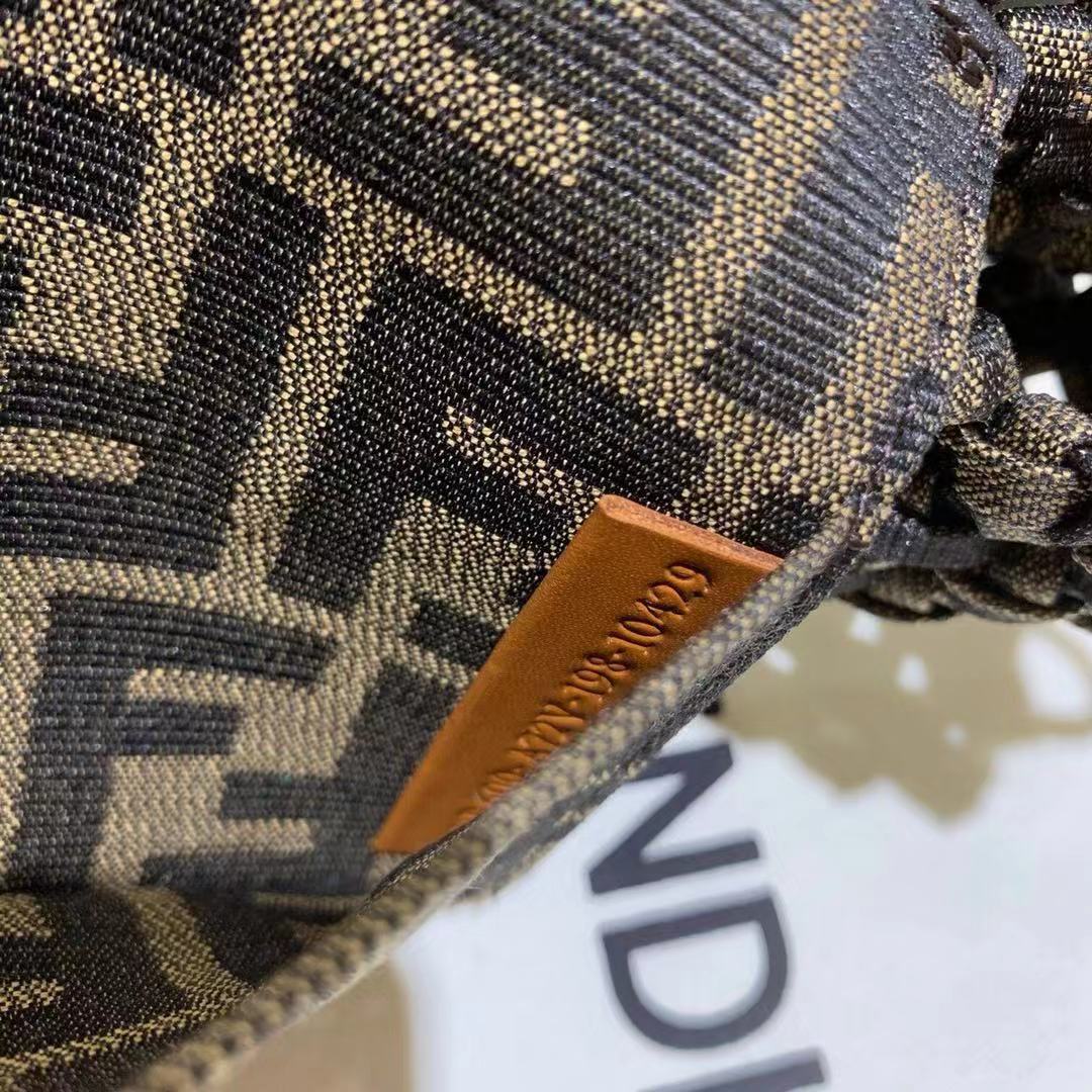 Fendi BAGUETTE fabric bag F2468