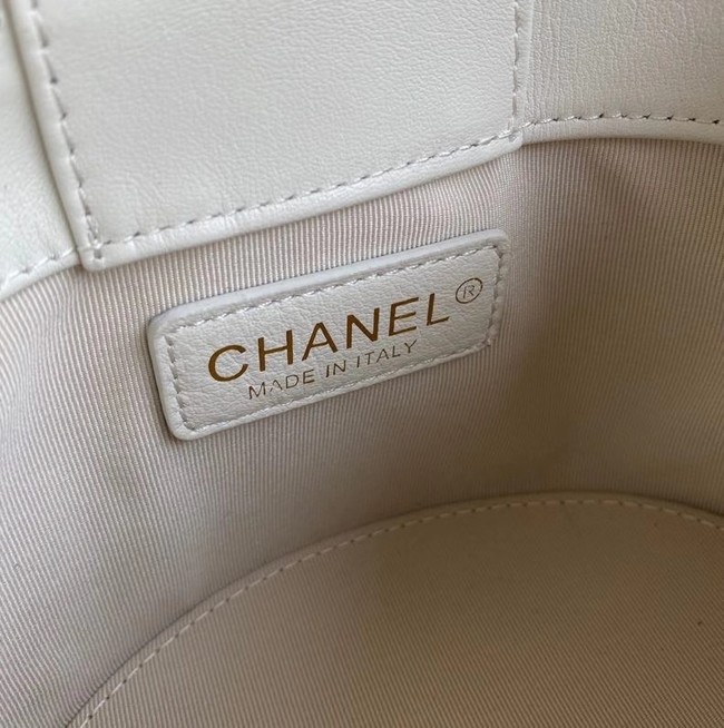 Chanel vanity case AS2061 white