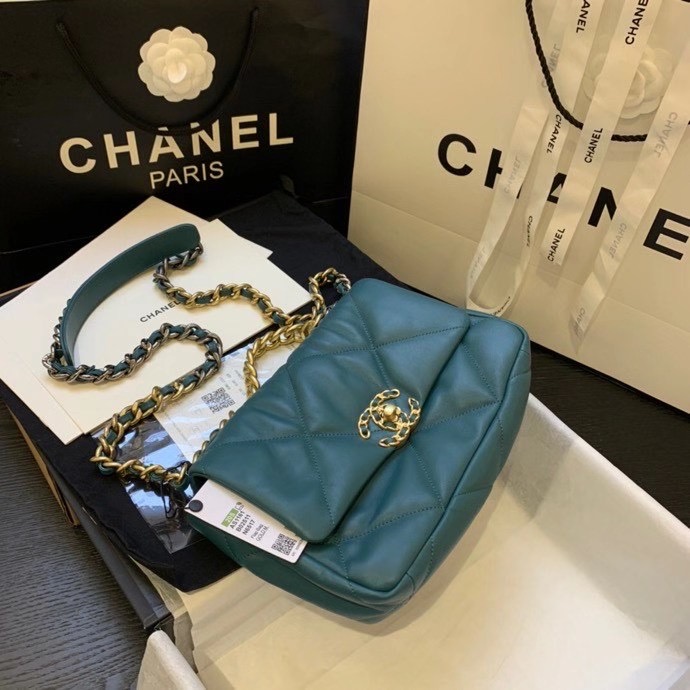 Chanel 19 flap bag AS1160 drak green