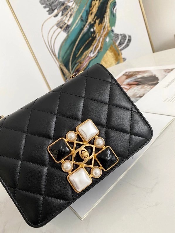 Chanel flap bag AS2259 Black & White