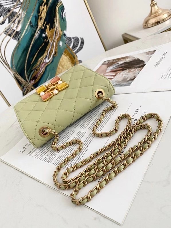 Chanel flap bag AS2259 green