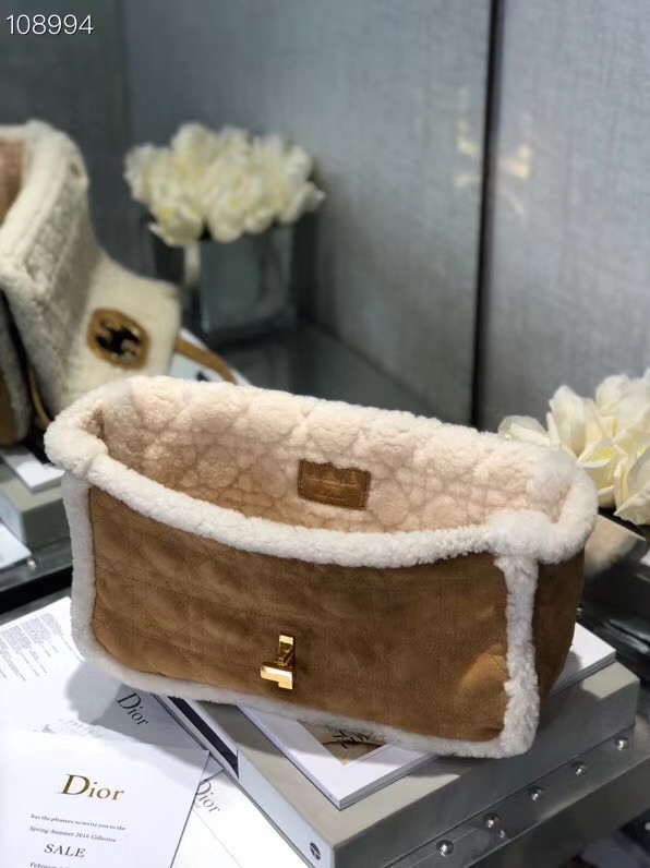 DIOR 30 MONTAIGNE CHAIN BAG Camel-Colored Shearling M9208