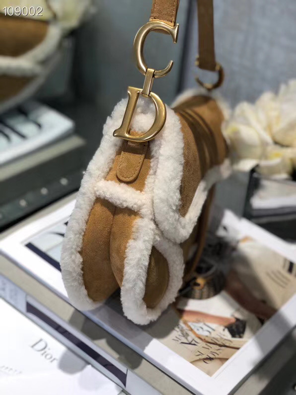 DIOR SADDLE BAG Camel-Colored Shearling M0446C