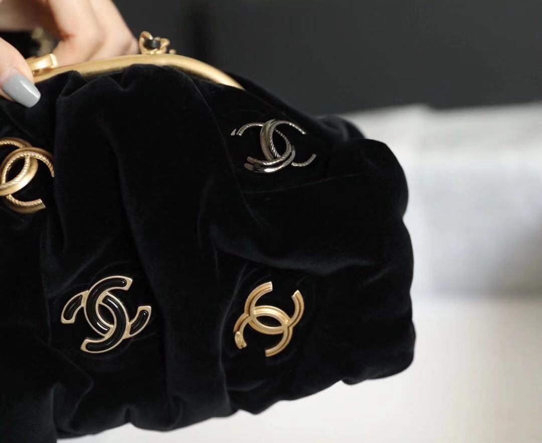 Chanel clutch AS2137 black