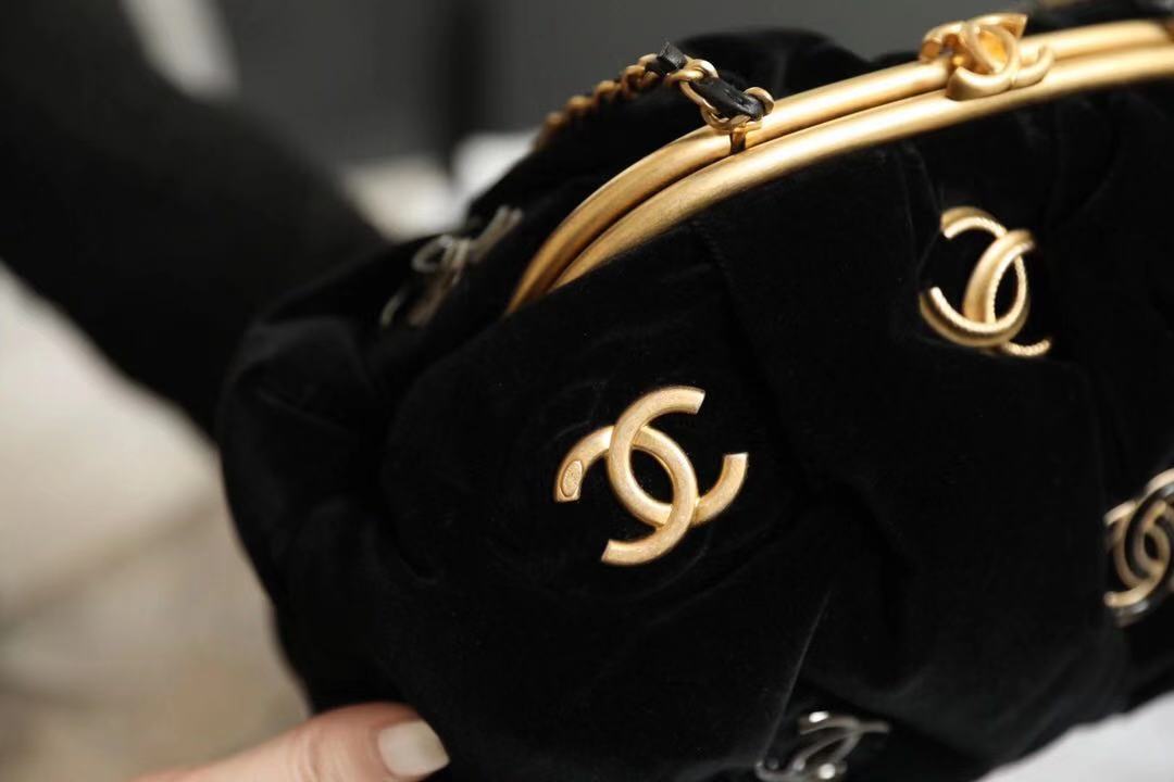 Chanel clutch AS2137 black