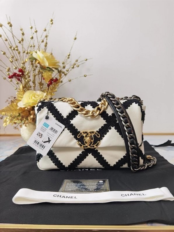 chanel 19 flap bag AS1160 White & Black