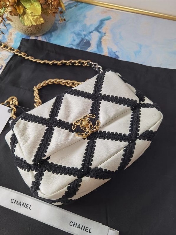 chanel 19 flap bag AS1160 White & Black