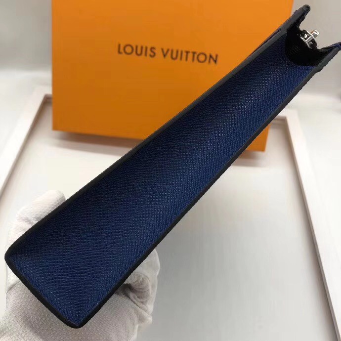 Louis Vuitton M61692  POCHETTE VOYAGE MM