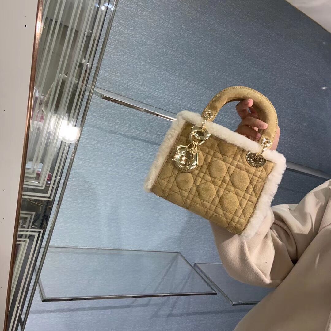 MEDIUM DIOR TOTE Camel-Colored Shearling M8820