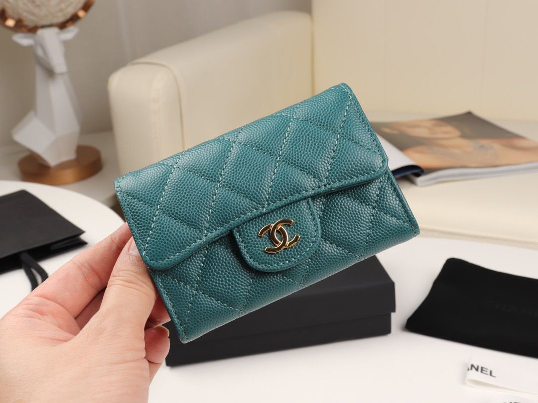 Chanel card holder Calfskin & Gold-Tone Metal A80799 Green