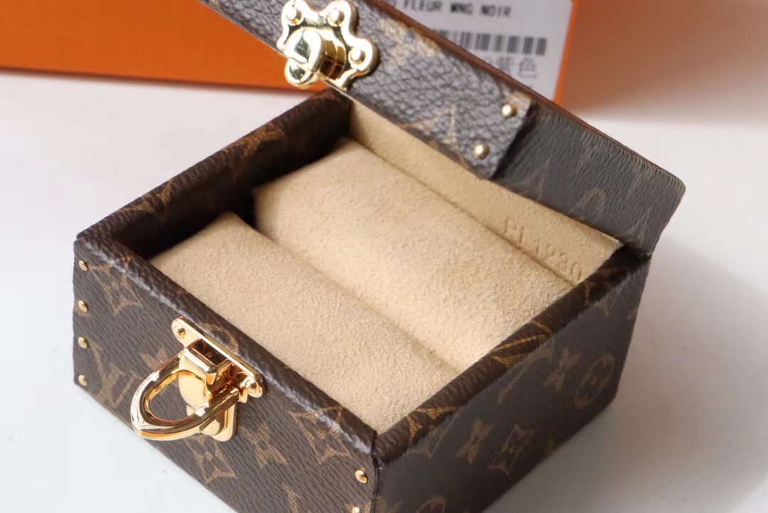 Louis Vuitton ECRIN DECLARATION M21010 apricot