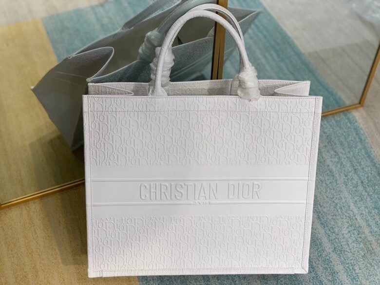 DIOR BOOK TOTE BAG IN Calfskin M1296Z white