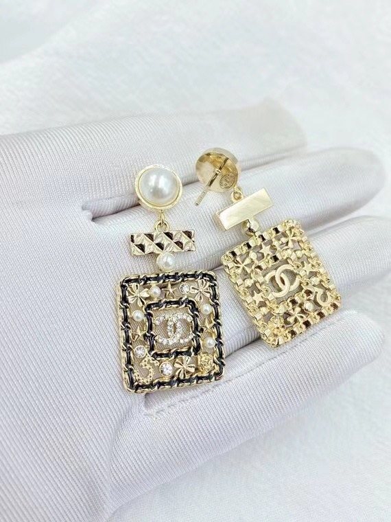 Chanel Earrings CE6038