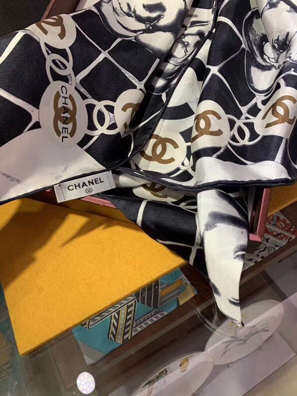 Chanel Cashmere Scarf CH2375-1