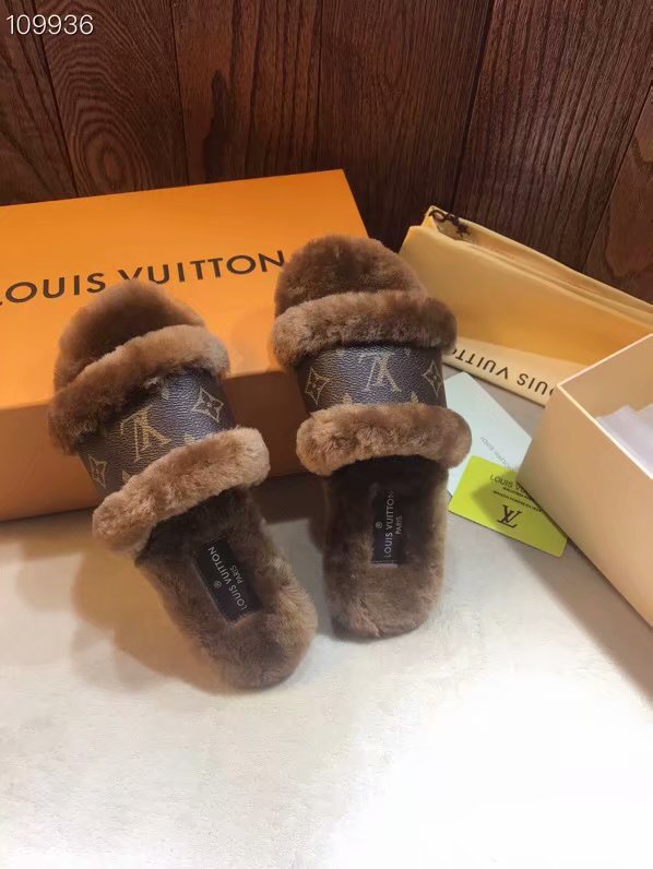 Louis Vuitton Shoes LV1065KK-3