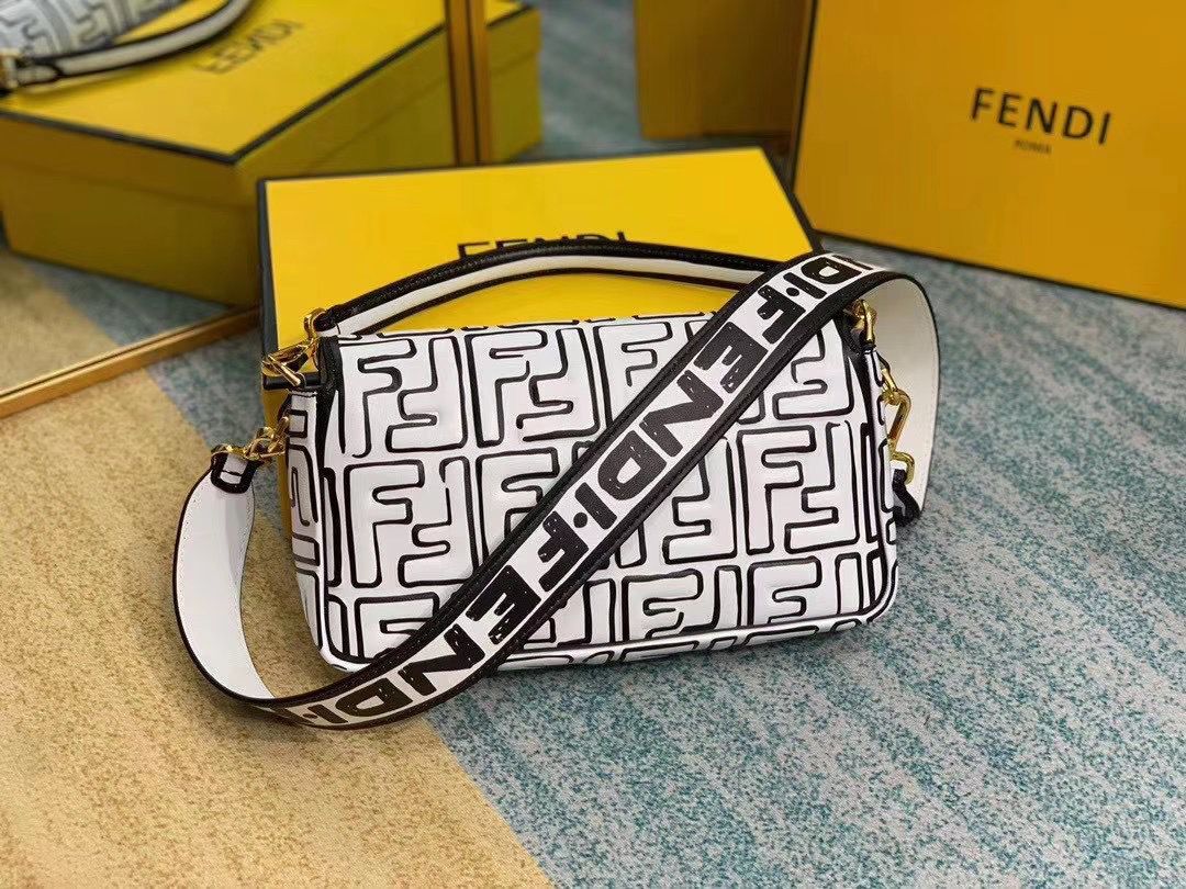 Fendi BAGUETTE Original Leather Bag F2468 White