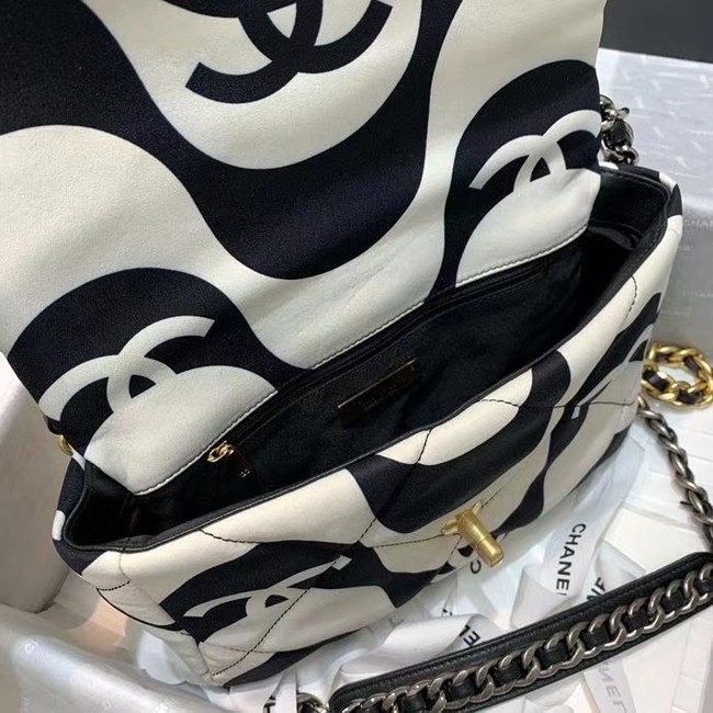 chanel 19 flap bag AS1160 black&white