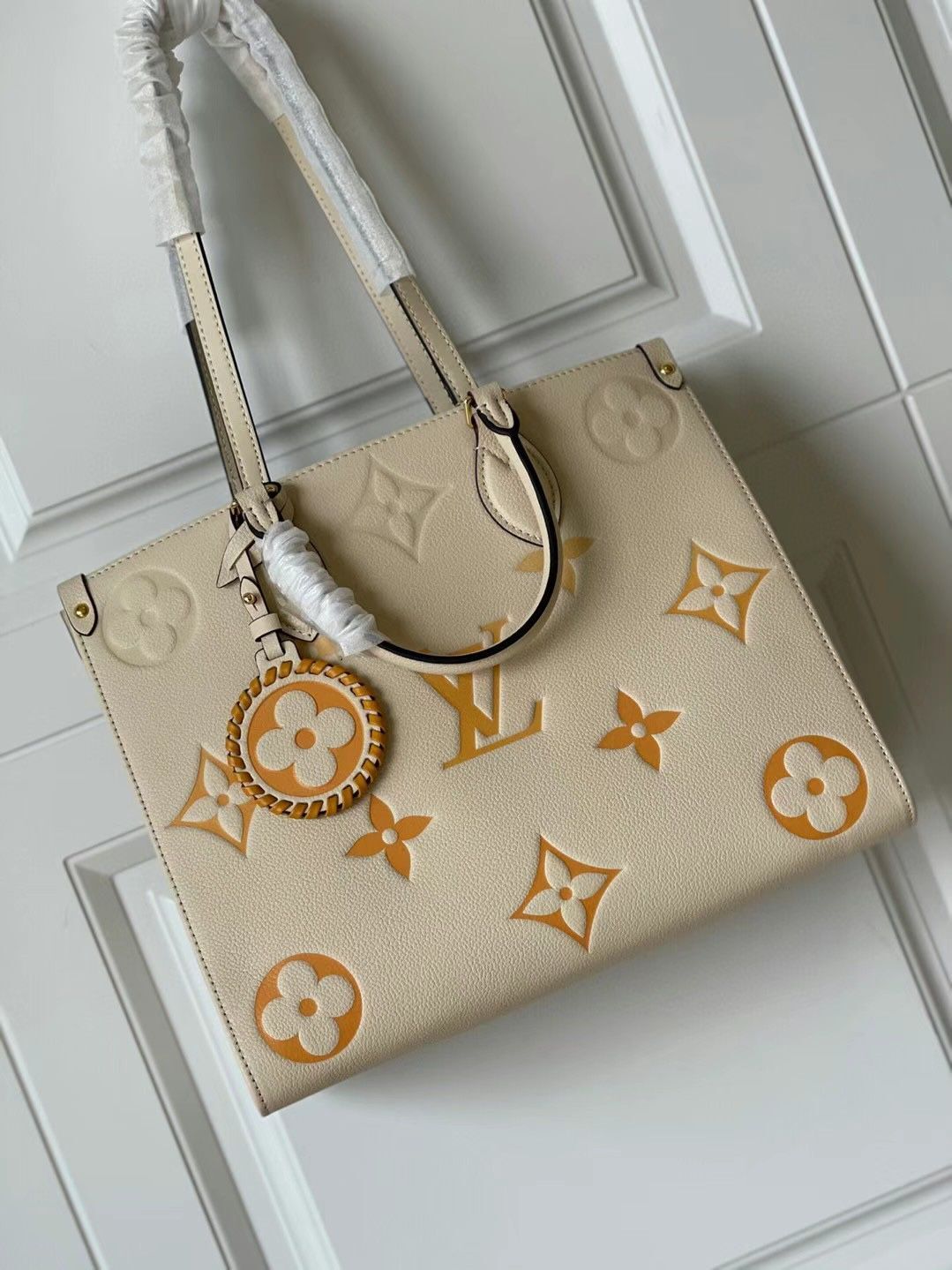 Louis Vuitton Original Onthego medium tote bag cream M45717 Orange Logo