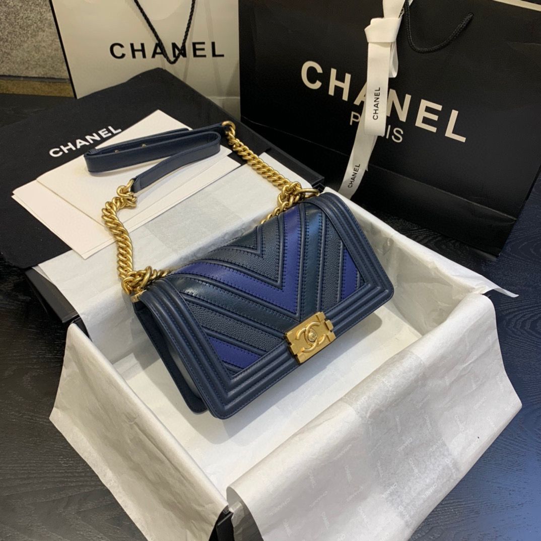 Chanel Boy Flap Shoulder Bags Chevron Calfskin Leather A67086 Blue&Black