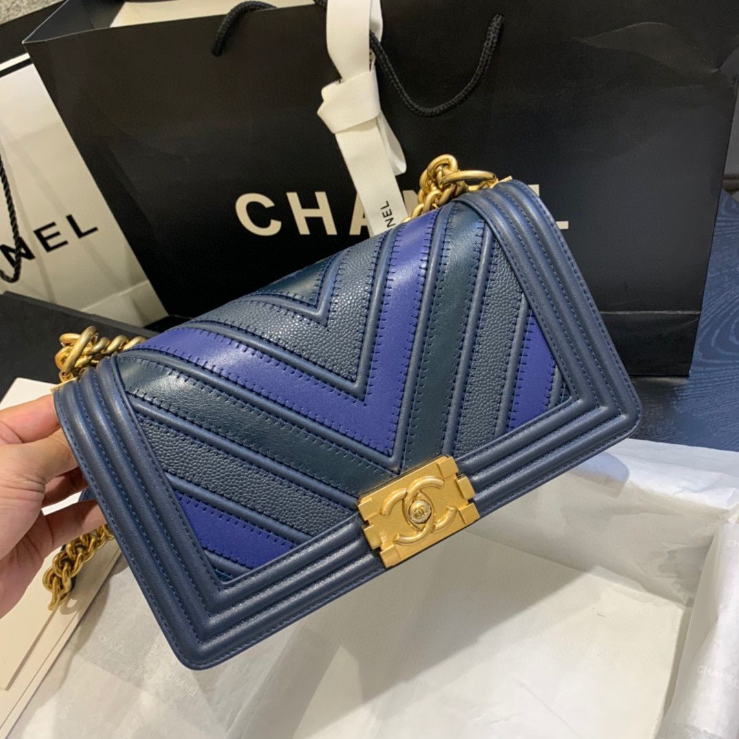 Chanel Boy Flap Shoulder Bags Chevron Calfskin Leather A67086 Blue&Black