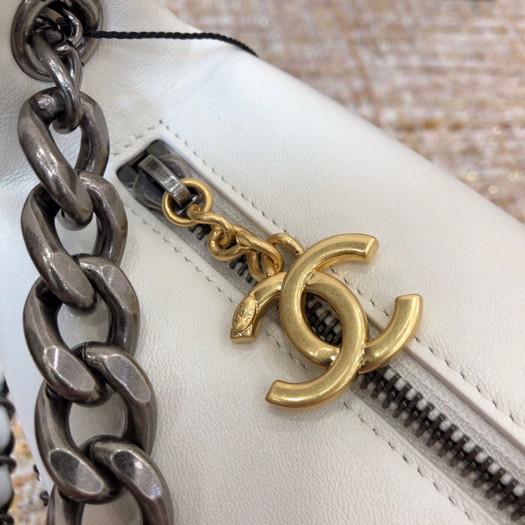 Chanel Original Leather Chain Shoulder Bag 1178 White