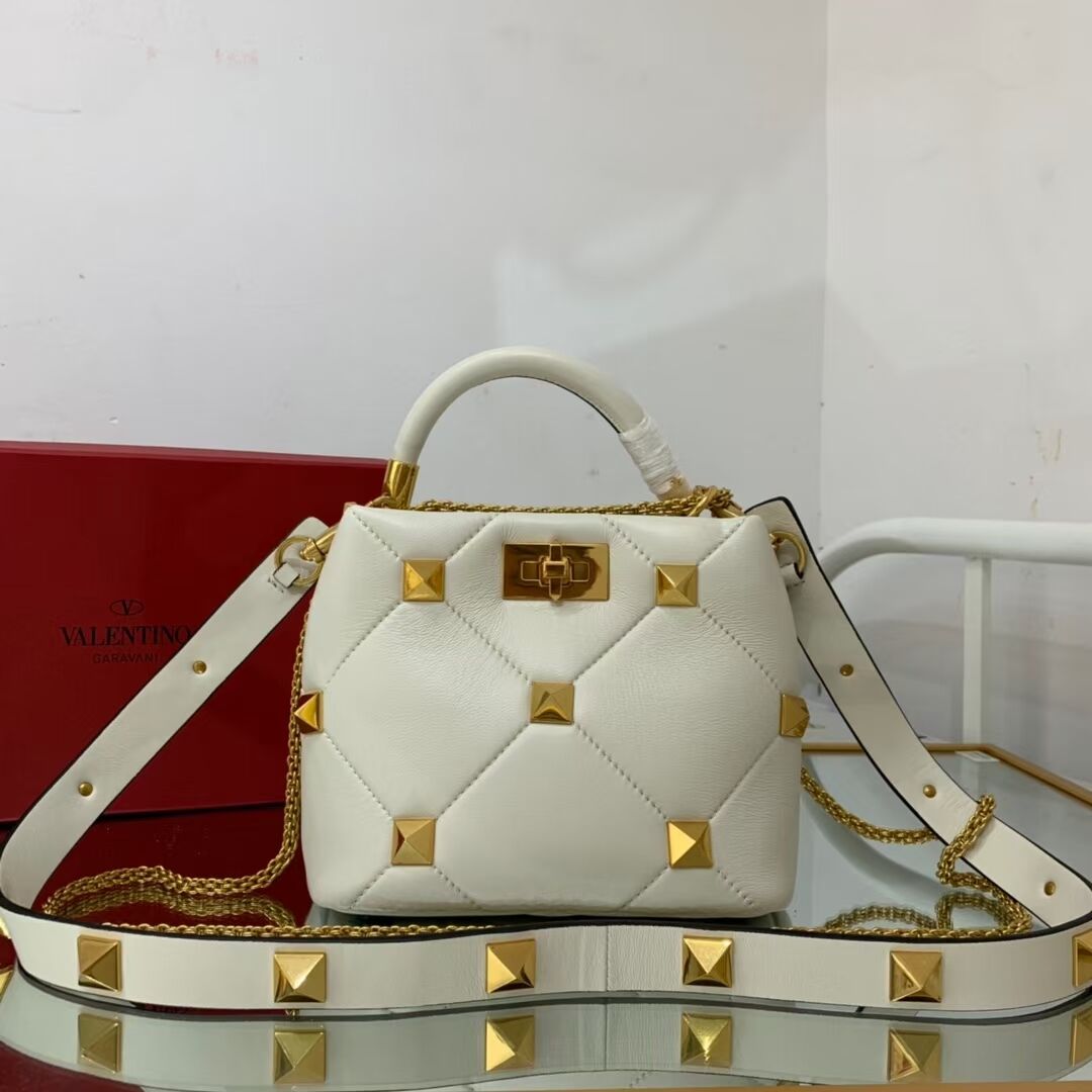 Valentino medium Garavani Roman Stud V1198 white