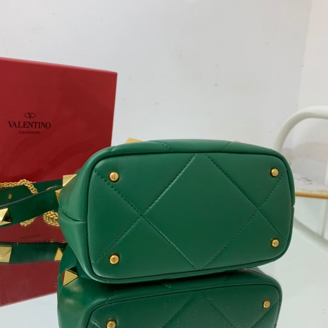 Valentino medium Garavani Roman Stud V1198 green