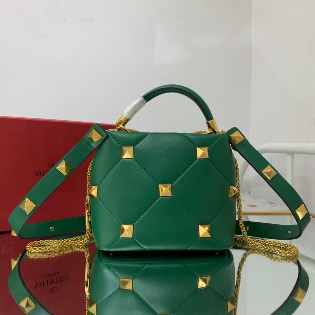 Valentino medium Garavani Roman Stud V1198 green