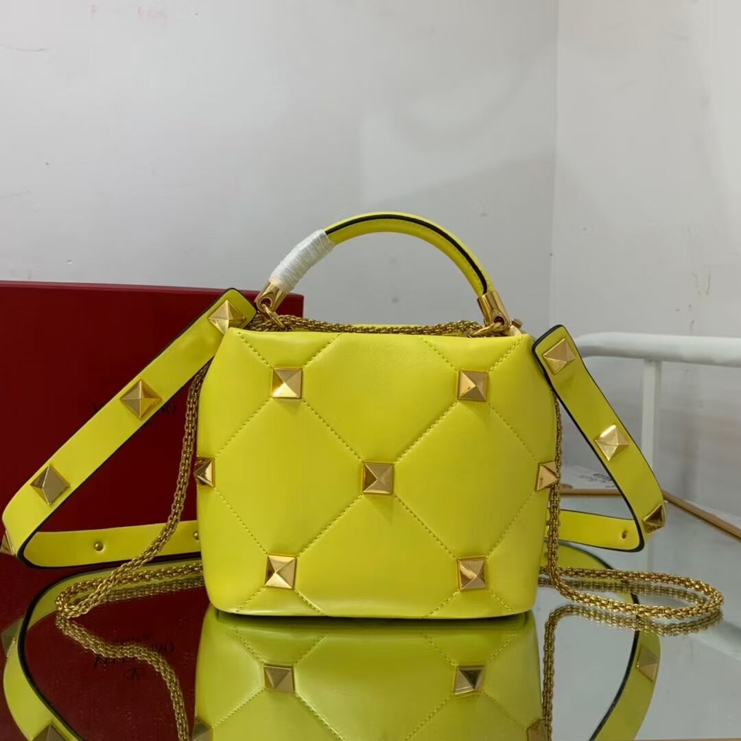 Valentino medium Garavani Roman Stud V1198 yellow