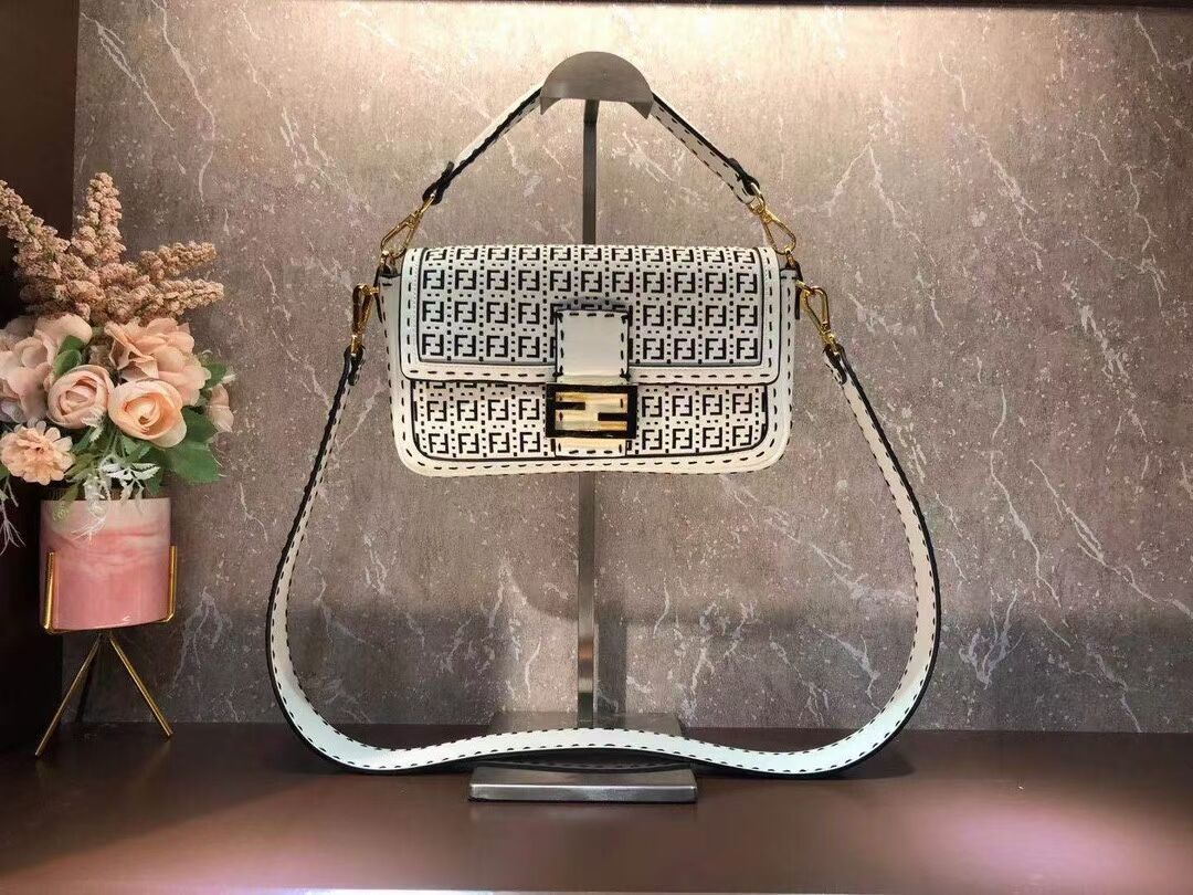 FENDI BAGUETTE Bag F1520 white